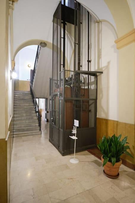 Lussuoso Appartamento Nel Cuore Del Centro Storico Bologna Exterior photo
